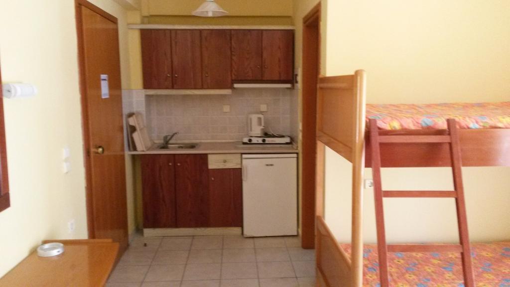 Aristides Hotel Fourka Habitación foto